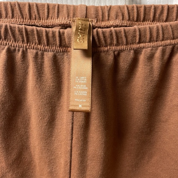 SKIMS Women’s Outdoor Biker Shorts Camel Color Size Medium - Picture 3 of 3